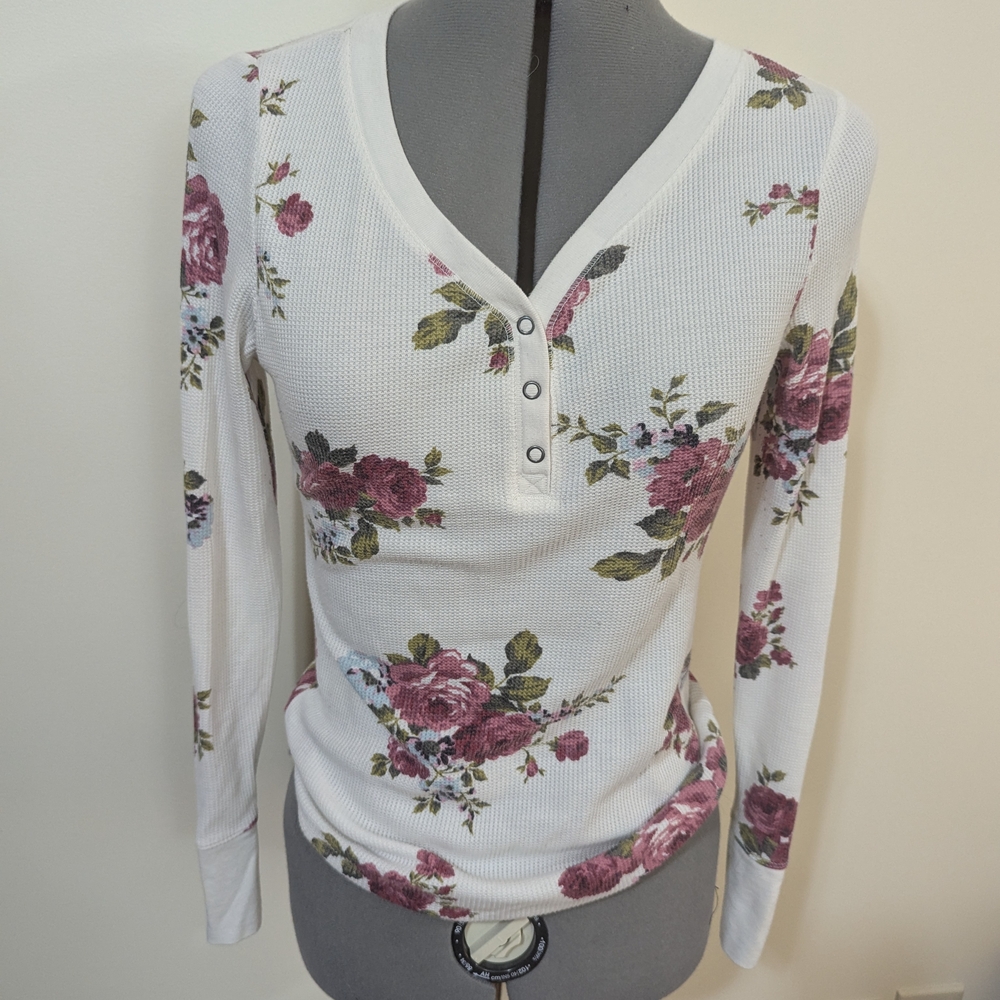 Time and Tru Cream Fitted Button Down Shirt